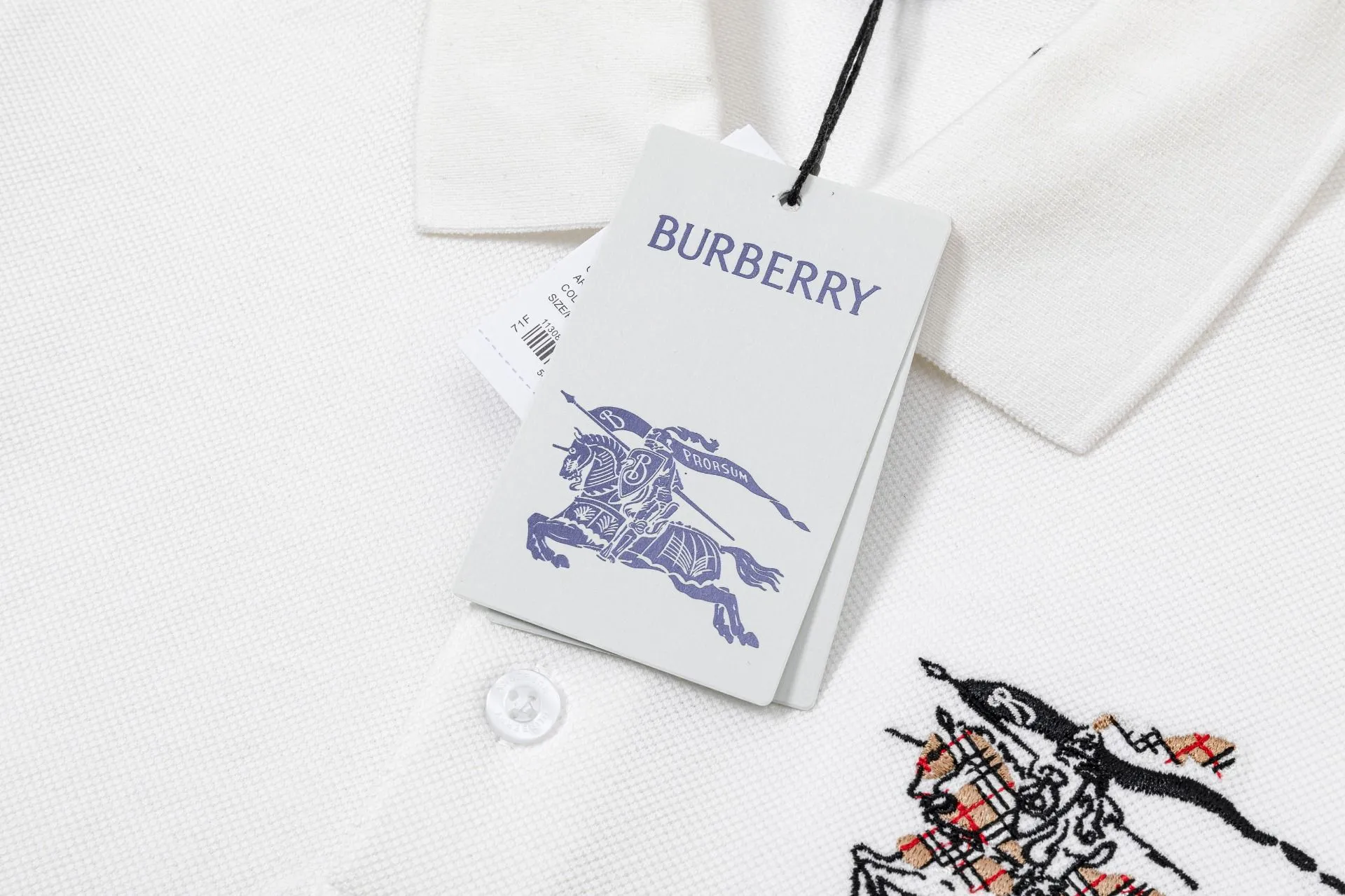 BURBERRYZ POLO Polo ， 。Size ， Size。 Polo ， ， 。 ， 、 （EKD） Burberry 。 – – – Burberry – ：Black White Size：MLXLXXL